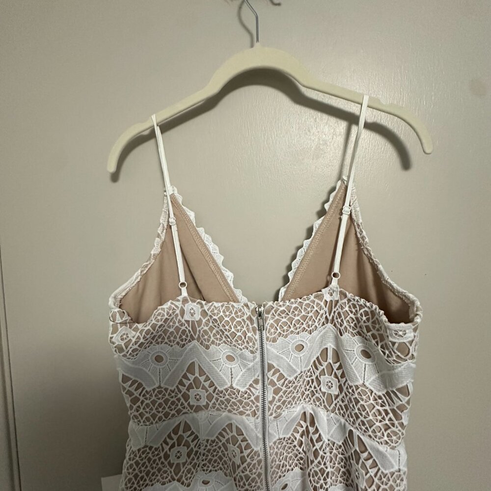 NWT-  Lulu’s Sway Away White Crochet Lace Dress- SIZE LARGE - Picture 6 of 8